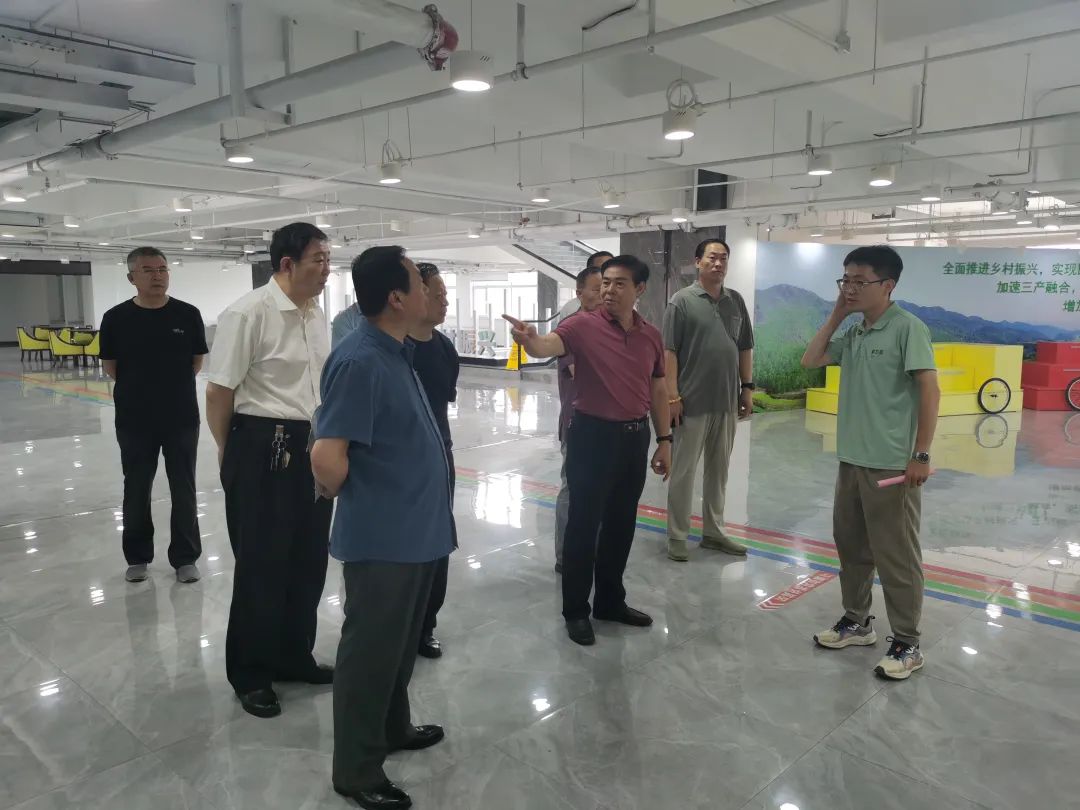 济宁市读书协会走进嘉祥鲜农都市场管理有限公司开展书画惠企活动 济宁市读书协会走进嘉祥鲜农都市场管理有限公司开展书画惠企活动