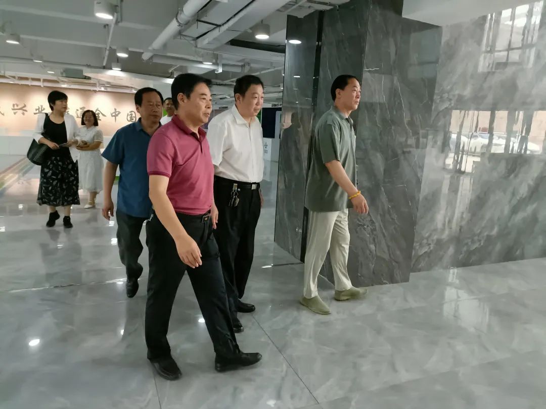 济宁市读书协会走进嘉祥鲜农都市场管理有限公司开展书画惠企活动 济宁市读书协会走进嘉祥鲜农都市场管理有限公司开展书画惠企活动
